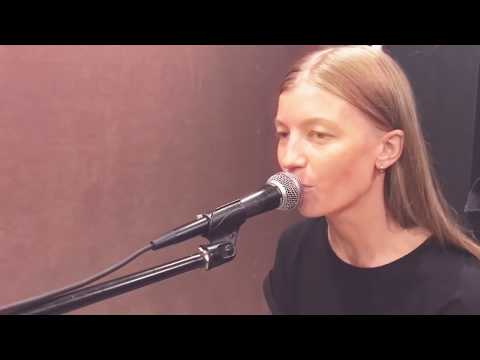 Видео: #2Маши "Мир раскололся на 2 части" [Live Session]