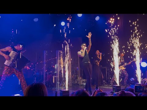 Видео: The Hatters feat polnalyubvi «Время найдет нас», концерт в новогоднюю ночь, СПб, клуб Космонавт,2025