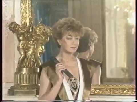 Видео: Благотворительный бал Эдиты Пьехи в Аничковом дворце Санкт-Петербурга.