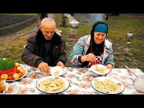 Видео: Бабушка готовит полезные и вкусные равиоли с листьями крапивы