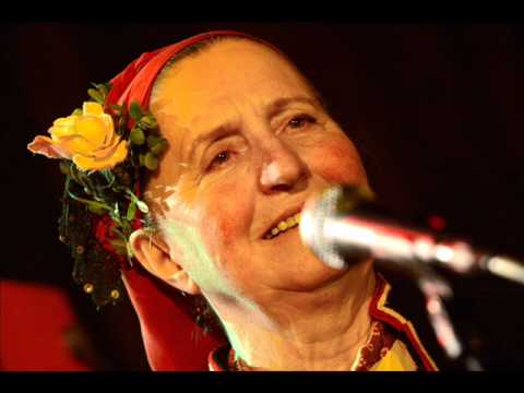Видео: Бистришки баби - "Изгрея звезда Зорница"/ Zornitsa star has risen