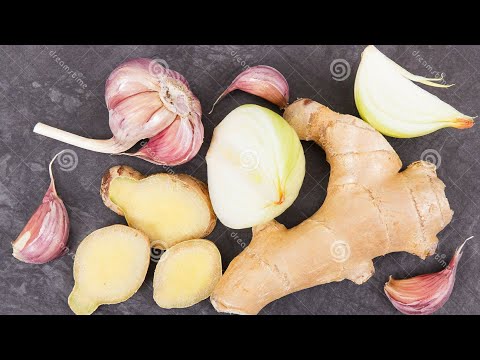 Видео: Голубей пропаиваю чесночной настойкой