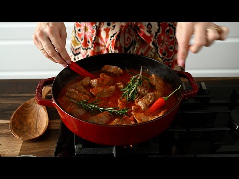 Видео: Просто и празднично: идеальный рецепт мяса, который поразит ваших гостей!