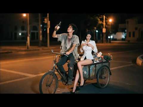 Видео: Нищий подцепил генерального директора, она пристрастилась к его навыкам в постели, изменила судьбу