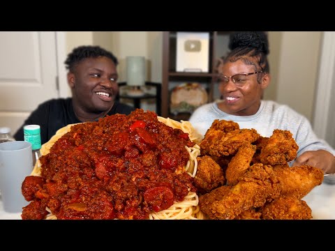 Видео: Они так хорошо ладят! | Дочь и сын едят жареную курицу и спагетти в стиле мукбанг