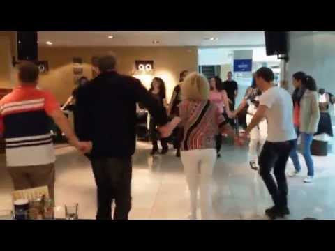 Видео: Шопско хоро "върху" AC/DC, Thunderstruck