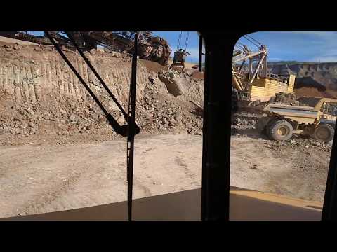 Видео: РАБОТА АВТОМОБИЛЯ БелАЗ 45 тонн В КАРЬЕРЕ/ КАРЬЕРНЫЙ САМОСВАЛ РАБОТА