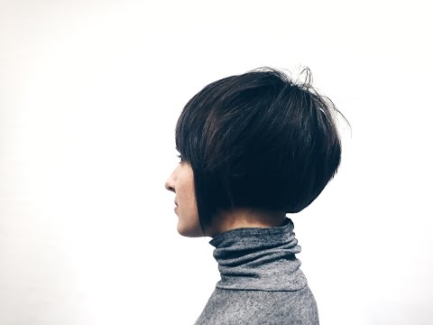 Видео: Как подстричь  боб используя технику  слои