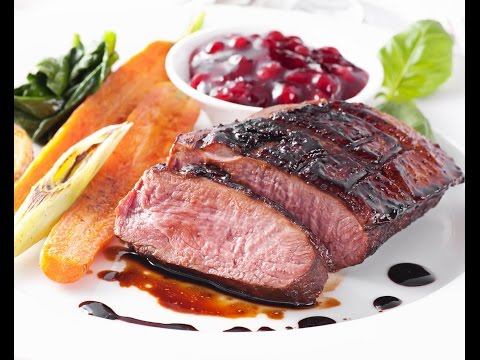 Видео: Оленина в клюквенном соусе по "Фински"