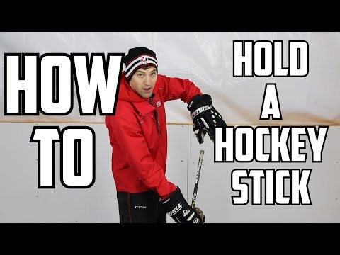 Видео: Как держать (и контролировать) хоккейную клюшку