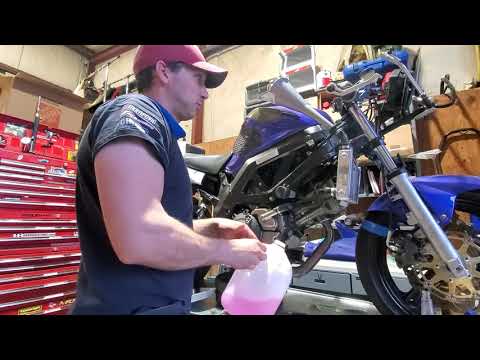 Видео: замена охлаждающей жидкости sv650 (также sv1000 и почти все другие мотоциклы похожи)