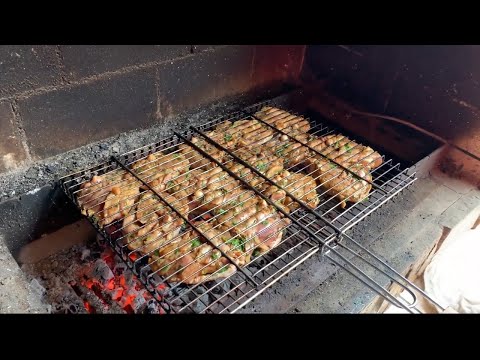 Видео: Шашлык из куриных бедер в соевом соусе. Вкусный маринад!