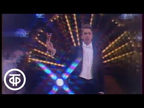 Видео: Д.Хворостовский - Тост Орловского из оперетты "Летучая мышь". Поздравляет Останкино!