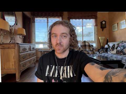 Видео: Как петь без зажимов. Ложись и пой.