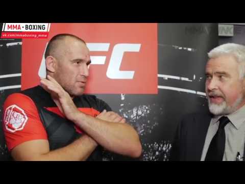 Видео: Алексей Олейник: "Раньше удушение Иезекииля было моим любимым"