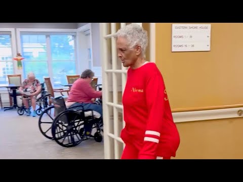 Видео: Настоящие моменты слабоумия: галлюцинации, поведение малыша и яркая личность, и БАБАХ!