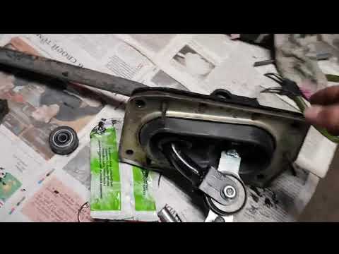 Видео: ЗАГАДОЧНЫЙ и НЕ ОБЫЧНЫЙ стук глушителя на Калине.. Замена опоры рычага КПП.