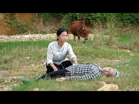 Видео: Бездомная девушка помогает пожилой женщине в беде. История, которая тронула миллионы людей.