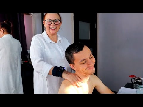 Видео: ASMR Интенсивный массаж головы и спины, Гуаша и банки от опытной массажистки