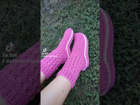 Видео: Комнатные сапожки для дома.#knitting #handmade #носкиспицами