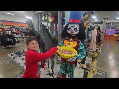 Видео: США. Магазин Spirit Halloween (Духи Хэлоуина) 🎃 #сша #хэлоуин #spirithalloween #обзормагазина 