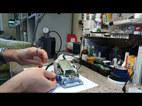 Видео: Ремонт тонометра UA-668 AND. Не изменяет АД, настройка сброса воздуха.