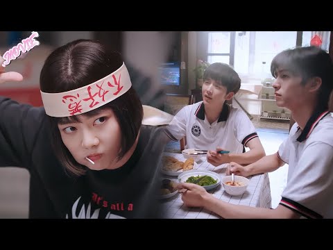Видео: 😂 Девушка громко: «У меня месячные!» 😳 Все мужики окаменели!