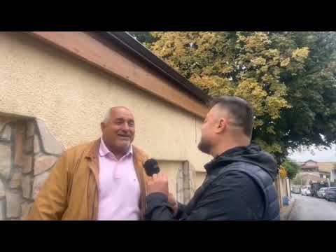 Видео: Борисов излезе при Бареков пред дома си в Банкя