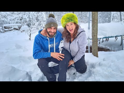 Видео: ЖИВОТ на СЕЛО: Този път ние ИЗНЕНАДАХМЕ снега ☼ Имение ХАЛО ☼