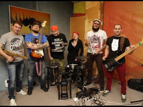 Видео: Программа "ХОРОШО!" 25.05.2017 группа "Бабушкин кавёр"