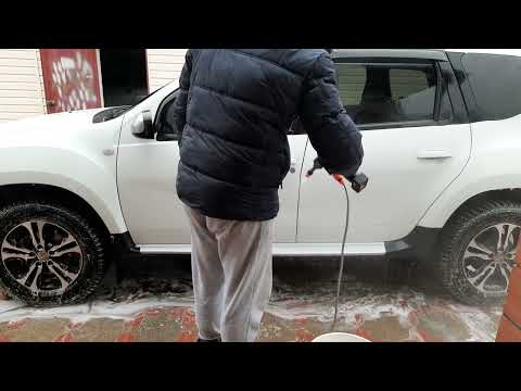 Видео: Портативная аккумуляторная минимойка с Али. Стоит брать или баловство?