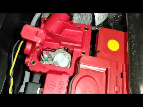 Видео: ревизия плюсового провода в багажнике BMW X1