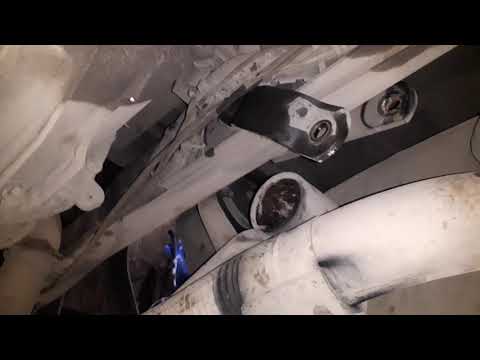 Видео: Рессорная втулка замена без снятия рессоры. Мерседес АТЕГО 12.