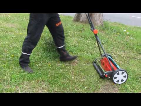 Видео: Механическая газонокосилка GARDENA 400 в работе