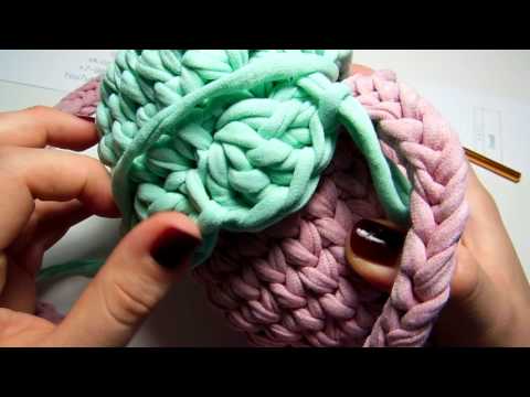 Видео: Сумочка-мороженое для девочки из трикотажной пряжи. 2 часть