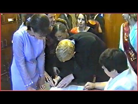 Видео: Очереди ЛИХИХ 90-х! Чтобы расписаться! Перед ВЫПУСКНЫМ ВЕЧЕРОМ!