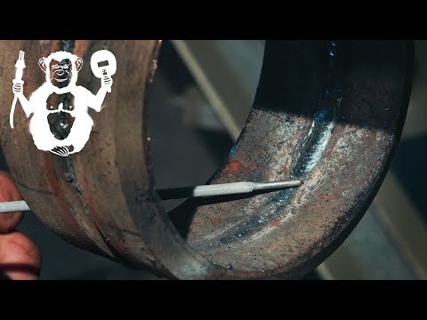 Видео: Вертикальный и потолочный корневой шов на трубе - Территория сварки