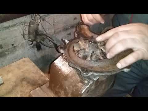 Видео: Способ как снять крыльчатку с водяной помпы ГАЗ 53 , 66 , ПАЗ