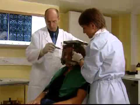 Видео: Радиохирургия с помощью гамма-ножа в Медицинском центре Пенсильвании