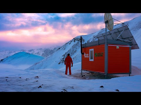 Видео: НЕБЕСНАЯ ХИЖИНА НА ВЫСОТЕ 3060 М., НОЧУЕМ В -18 С ЛЕТНИМИ СПАЛЬНИКАМИ. НЕВЕРОЯТНЫЙ РАССВЕТ