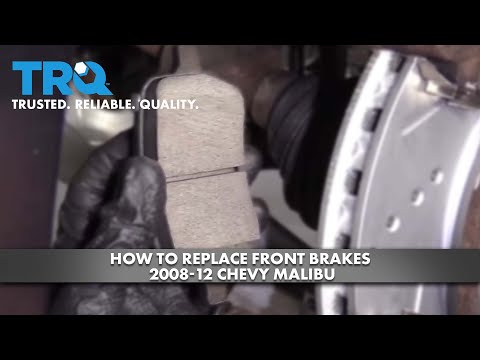 Видео: Как заменить передние тормоза на Chevrolet Malibu 2008–12 годов