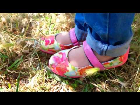 Видео: Как я переделала старые детские туфли! СМОТРИТЕ ВИДЕО ДО и ПОСЛЕ #декупаж обуви