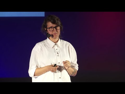 Видео: Най-важният въпрос във фотографията | Вера Гоцева | TEDxSofia