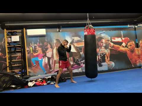 Видео: ОСНОВИ В БОКСА ЧАСТ 2 - ЛЯВ ПРАВ #правудар #лявправ #бокстренировки #защита #боенспорт