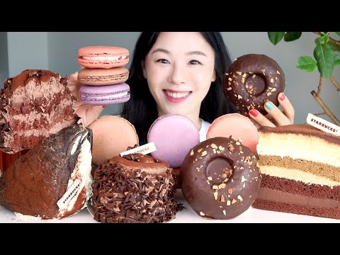 Видео: SUB) ASMR Старбакс Шоколадный десерт Мукбанг🍫 Макарон Пончик Торт Кремовый хлеб Шоколадная вечеринка