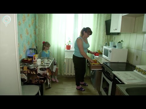 Видео: Мать-одиночку с двумя детьми выселяют на улицу