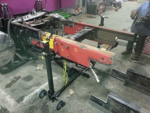 Видео: Давид дальнобой по США Америка.  Ответ по поводу рамы.  Peterbilt 379 long frame support.