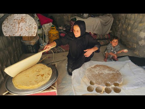 Видео: Кочевая жизнь: выпечка вкусного кочевого хлеба 🍞 | Ежедневные труды кочевой семьи 🗻