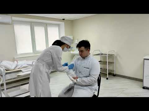 Видео: Транспортная иммобилизацая при переломе костей предплечья