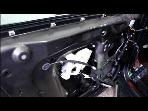 Видео: Замена замка передней левой двери  1часть  Land Rover Discovery 3 Ленд Ровер Дискавери 3 2006